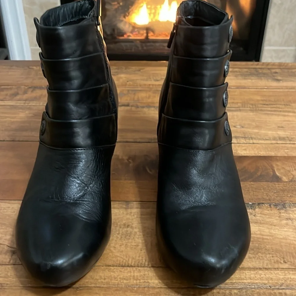 Dansko Baker Heeled Button Ankle Bootie 41 Black Leather Zip Buttons